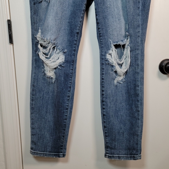 Judy Blue Boyfriend Fit Distressed Jeans Size 14W - Picture 2 of 10